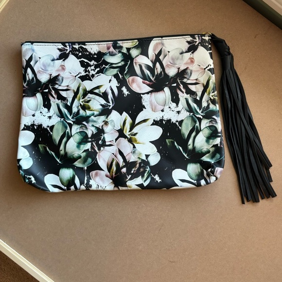Bebe Floral Oversized Clutch - Picture 2 of 5
